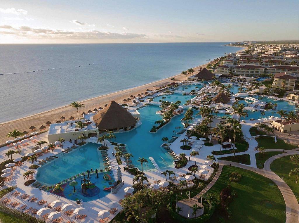 Moon Palace Cancun: Exterior view