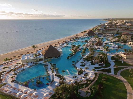 Moon Palace Cancun: Exterior view
