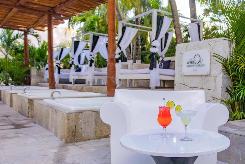 Oh! Cancun The Urban Oasis & Beach Club: Balcony/terrace