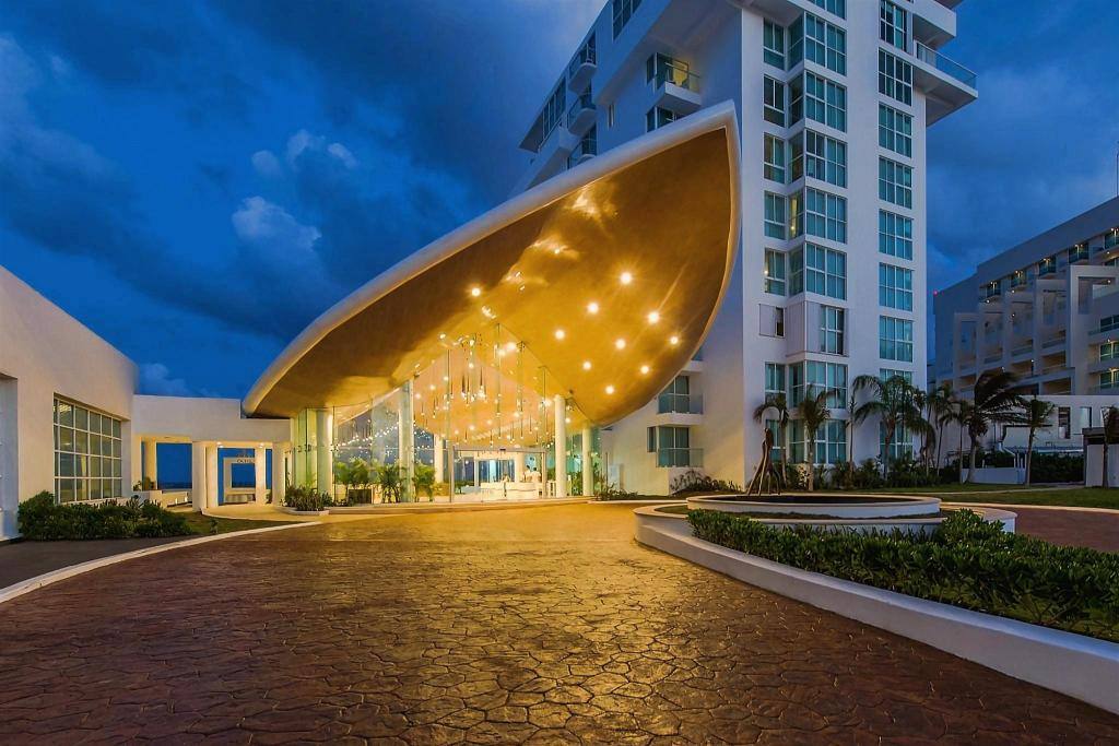 Óleo Cancún Playa: Exterior view