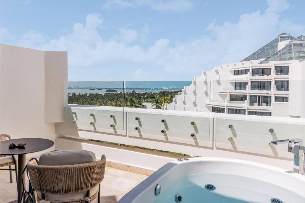 Paradisus Cancun: Hot tub