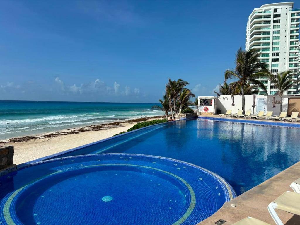 Punta Cancun: Swimming pool