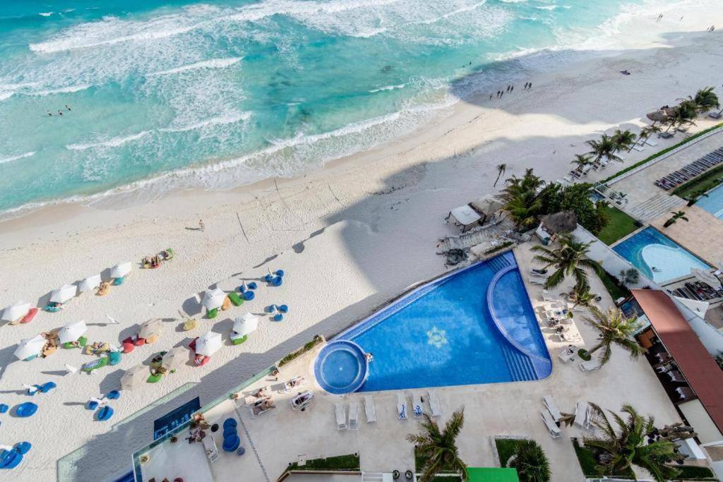 Punta Cancun: Beach