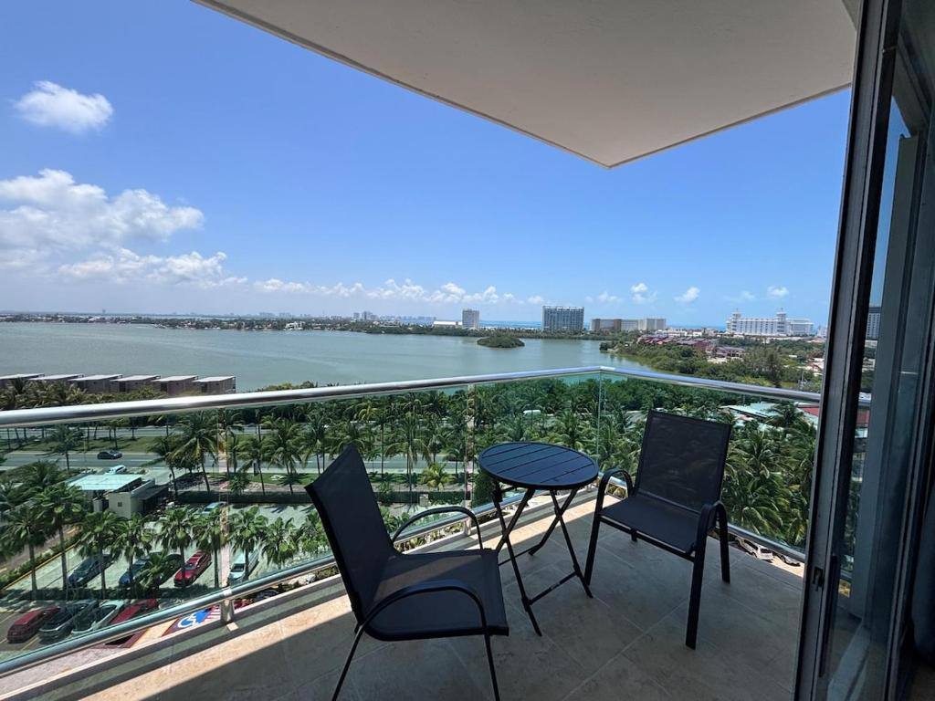 Punta Cancun: Balcony/terrace