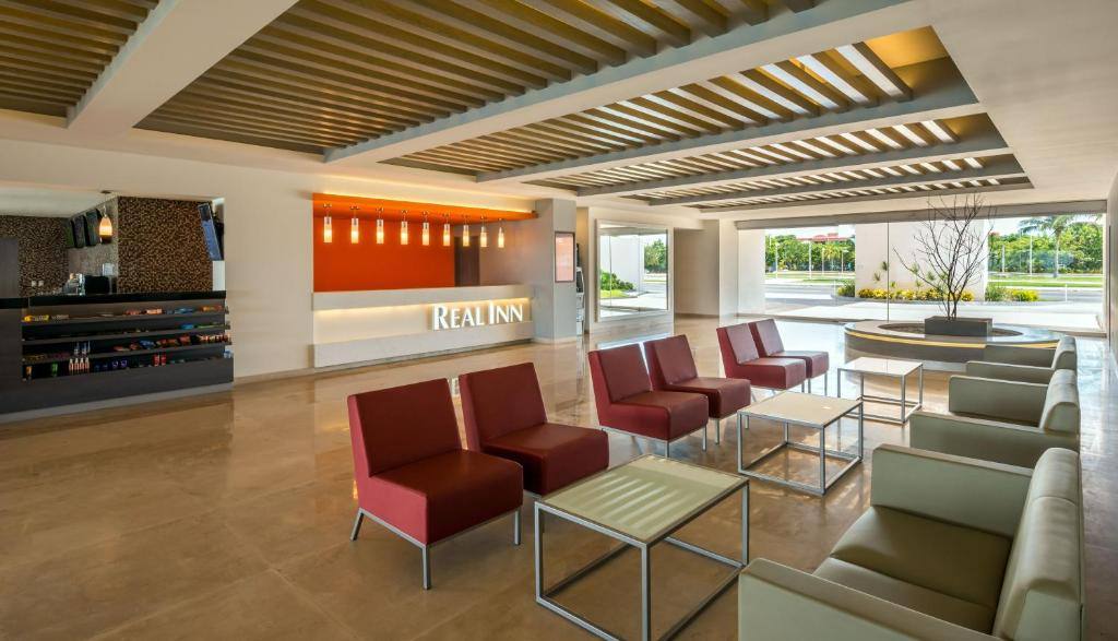 Real Inn Cancún: Lobby