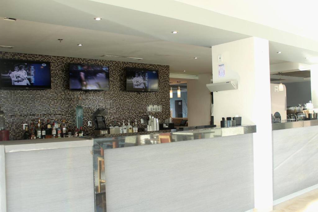 Real Inn Cancún: Bar/lounge