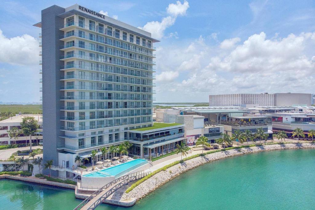 Renaissance Cancun Resort & Marina: Exterior view
