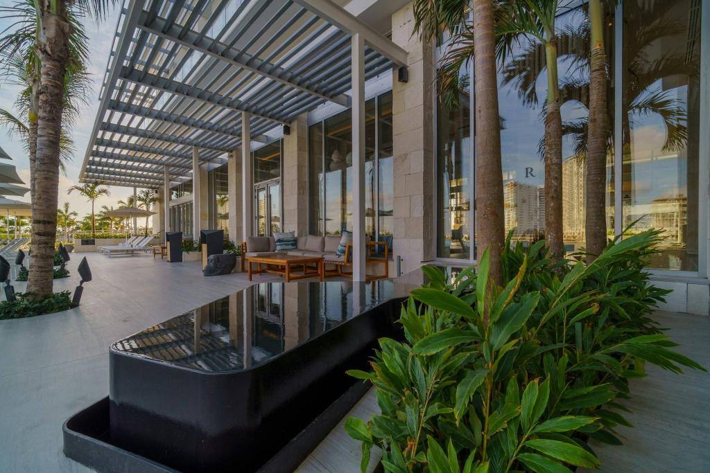 Renaissance Cancun Resort & Marina: Property views