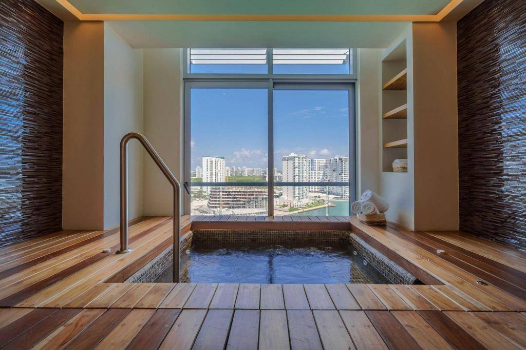 Renaissance Cancun Resort & Marina: Recreational facilities