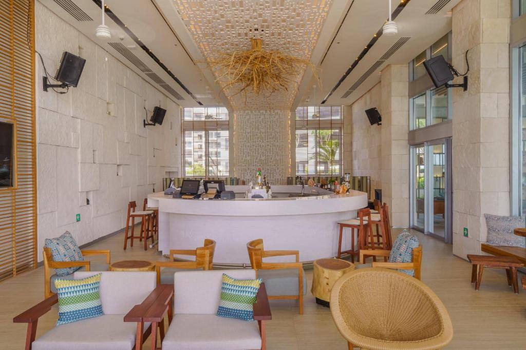 Renaissance Cancun Resort & Marina: Restaurant