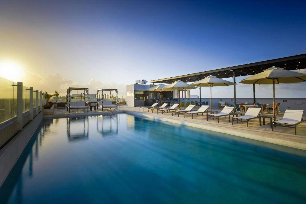 Residence Inn by Marriott Cancun Hotel Zone: Swimming pool