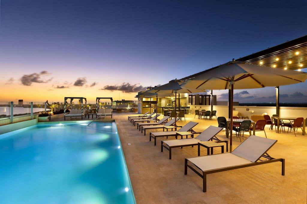 Residence Inn by Marriott Cancun Hotel Zone: Swimming pool