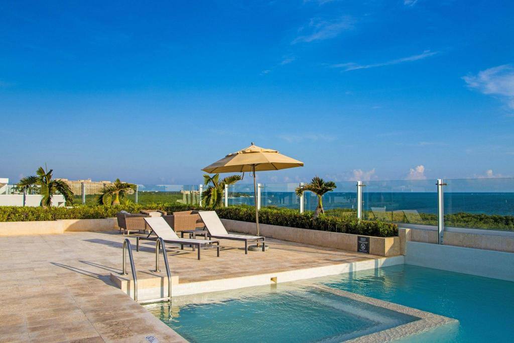 Residence Inn by Marriott Cancun Hotel Zone: Swimming pool