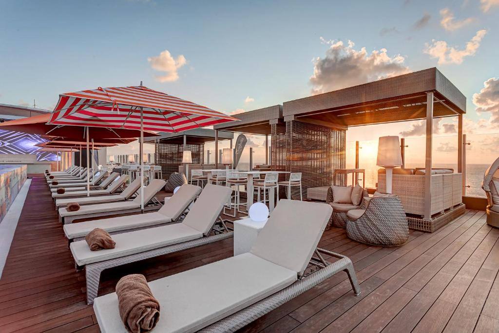 Royalton CHIC Cancun, An Autograph Collection All-Inclusive Resort - Adults Only: Swimming pool