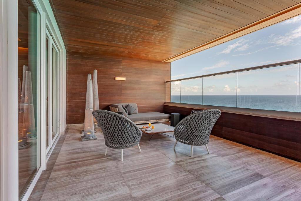 Royalton CHIC Cancun, An Autograph Collection All-Inclusive Resort - Adults Only: Balcony/terrace
