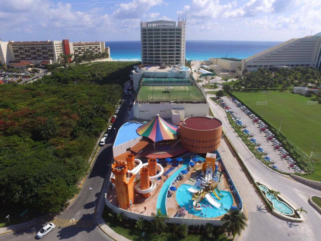 Seadust Cancun Family Resort: Property views