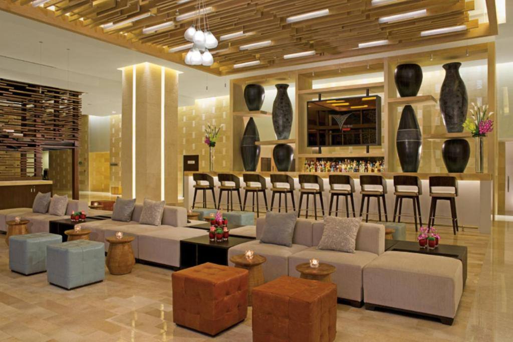 Secrets The Vine Cancun: Bar/lounge