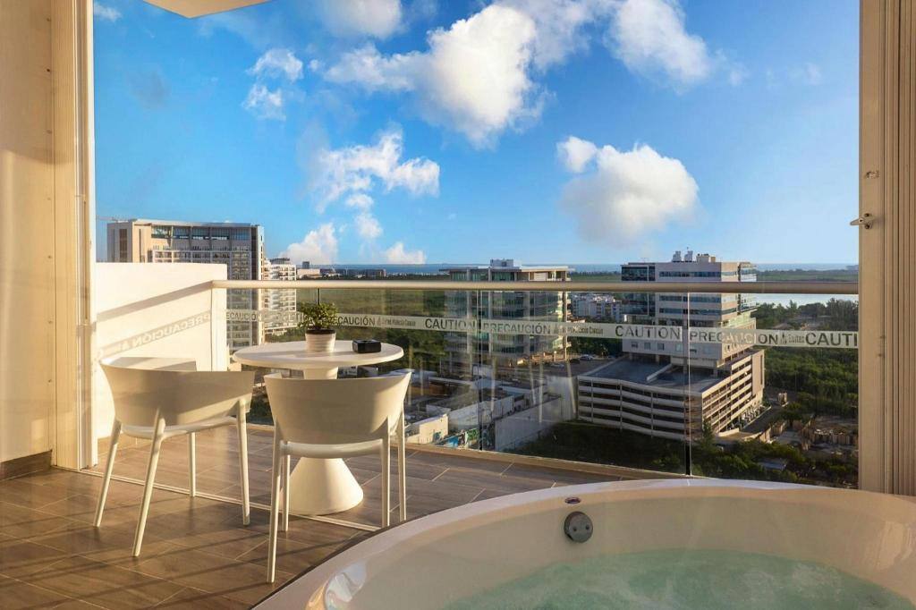 Suites Malecon Cancun: Facility photos