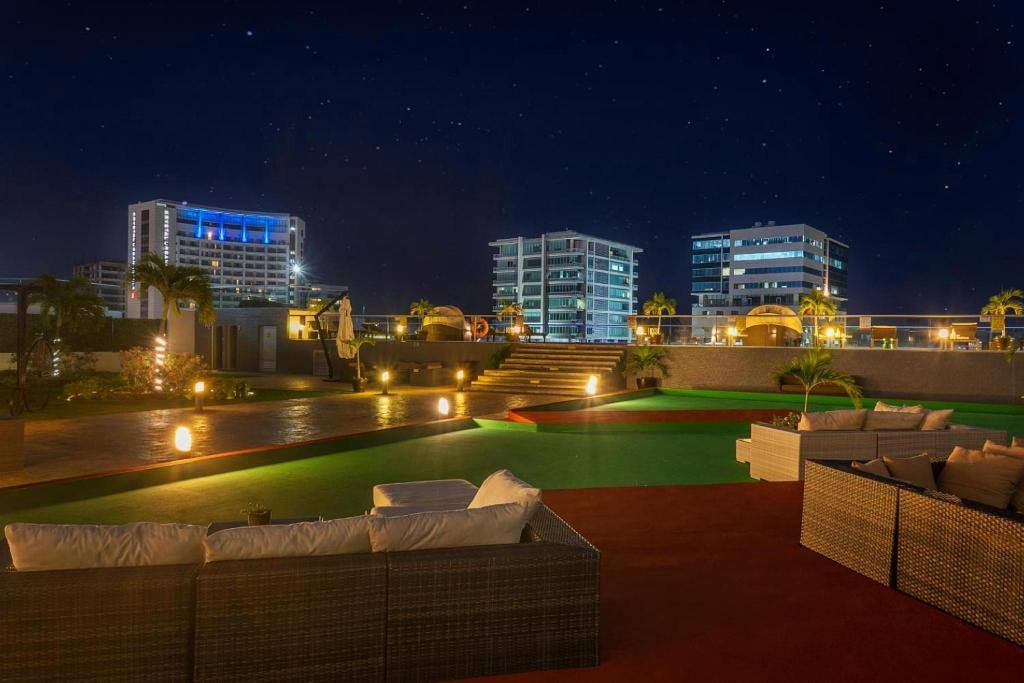 Suites Malecon Cancun: Property views