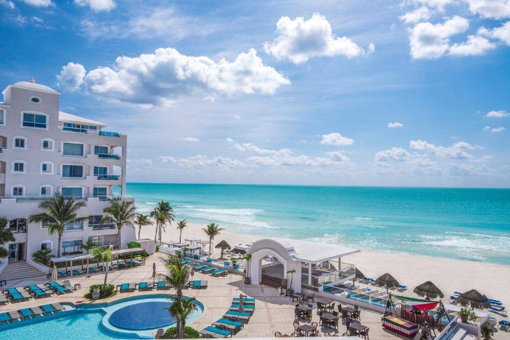 Sunscape Cancun Resort & Spa: Beach