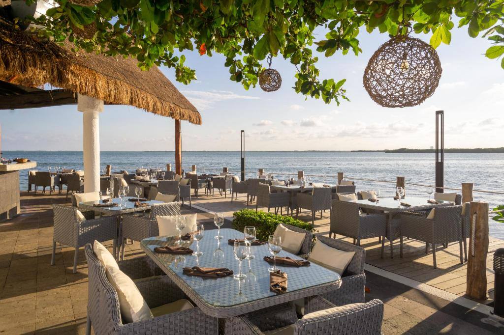 Sunset Marina Resort & Yacht Club: Restaurant