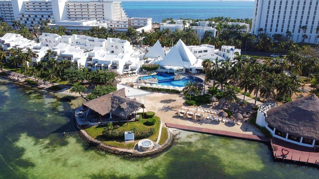 Sunset Marina Resort & Yacht Club: Exterior view