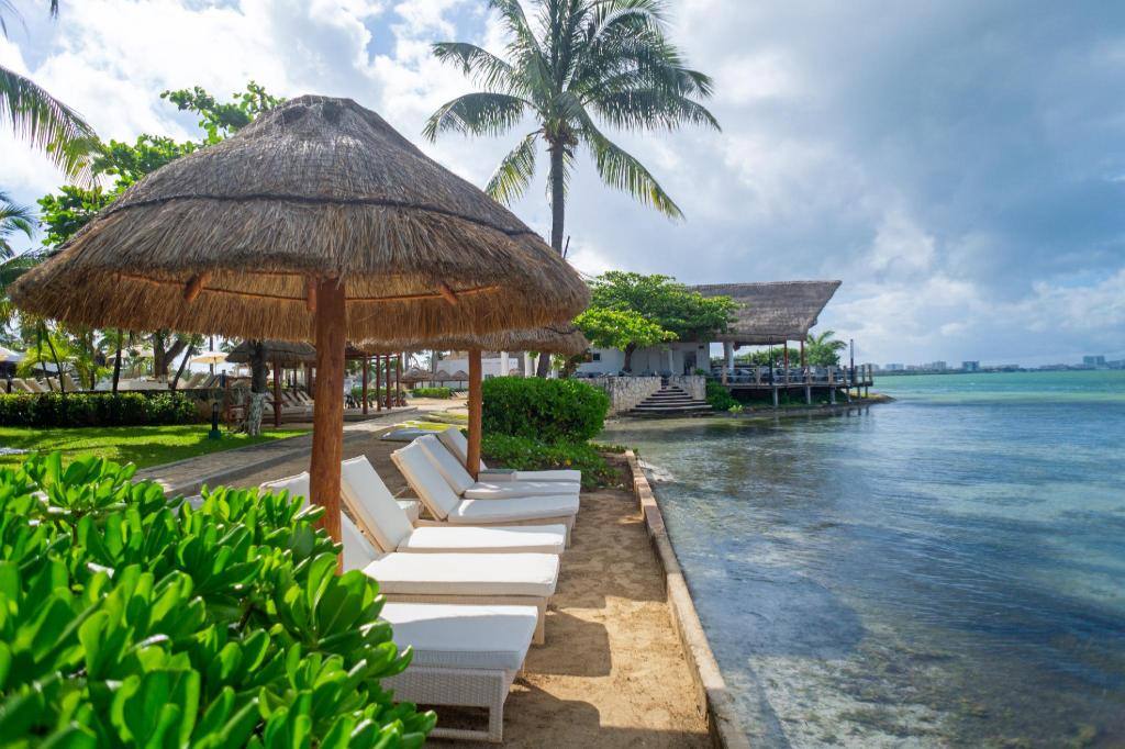 Sunset Marina Resort & Yacht Club: Public areas