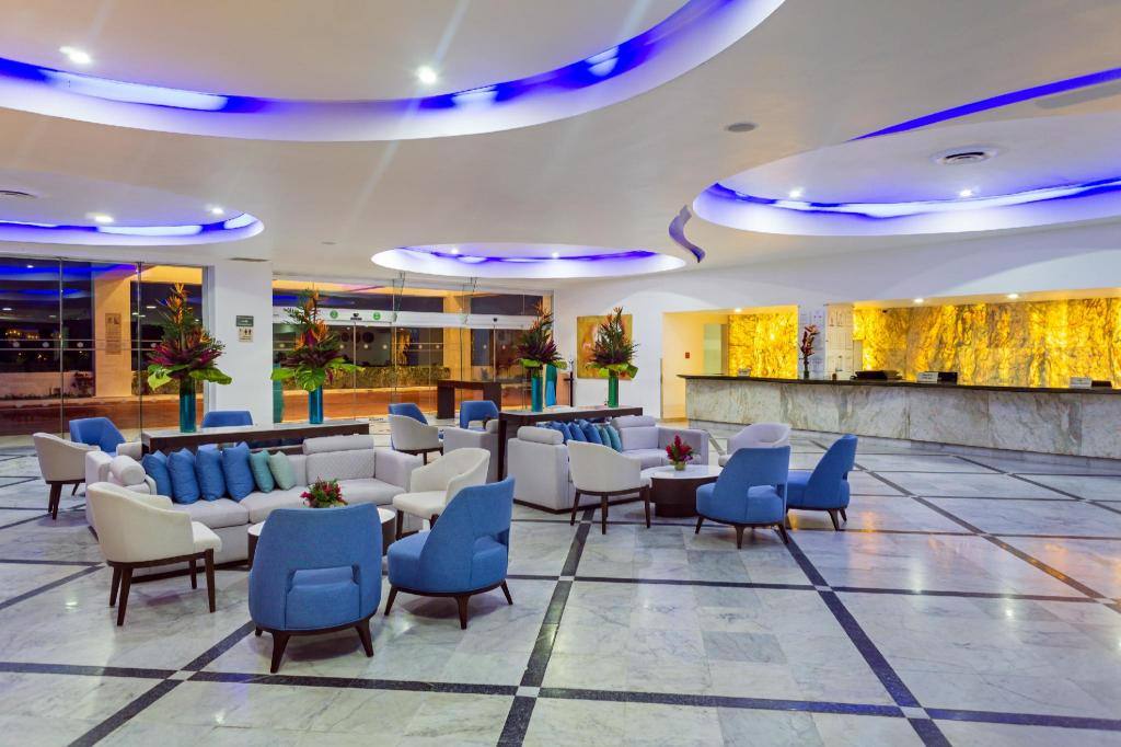 Sunset Royal Beach Resort: Lobby