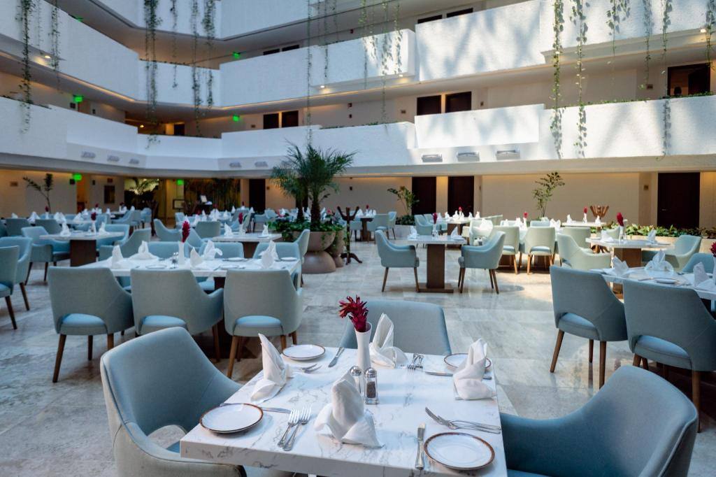 Sunset Royal Beach Resort: Restaurant