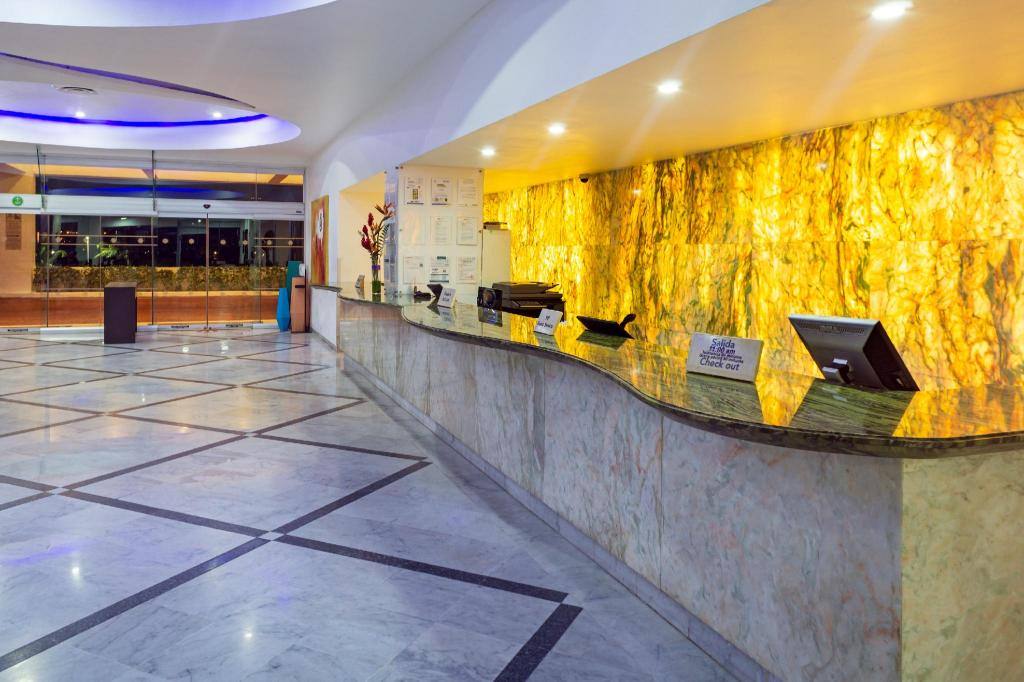 Sunset Royal Beach Resort: Reception