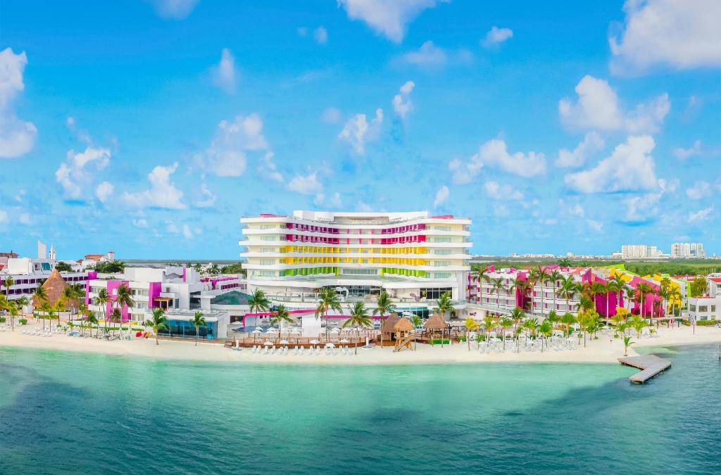 Temptation Cancun Resort: Exterior view