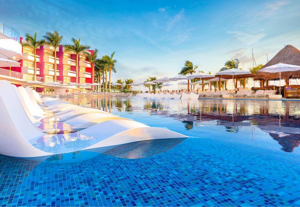 Temptation Cancun Resort: Balcony/terrace