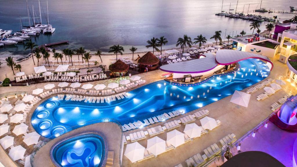 Temptation Cancun Resort: Exterior view