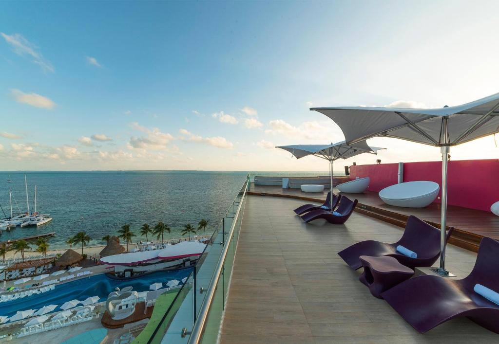 Temptation Cancun Resort: Balcony/terrace