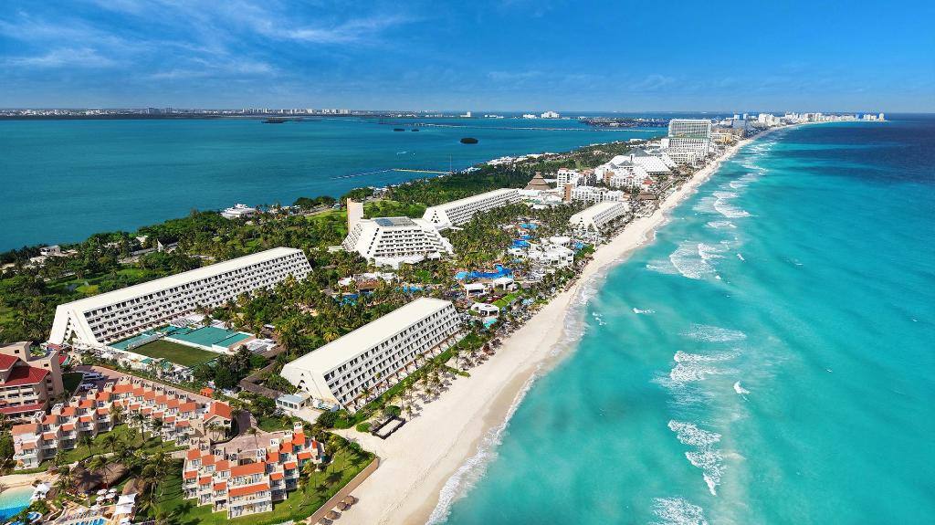The Grand Oasis Cancun: Exterior view