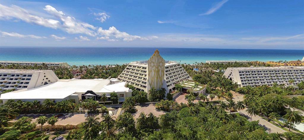 The Pyramid Cancun: Exterior view