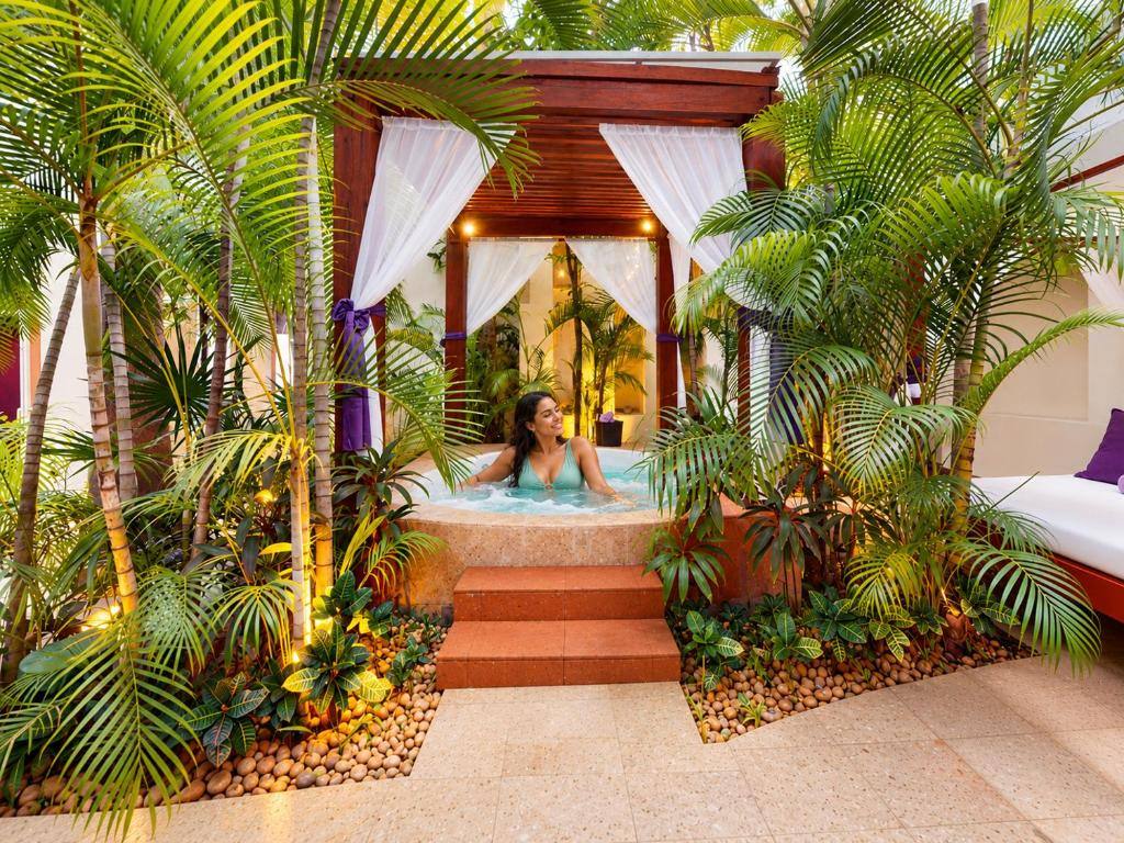The Sens Cancun: Surrounding environment
