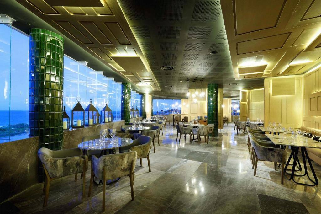 TRS Coral Hotel: On-site dining