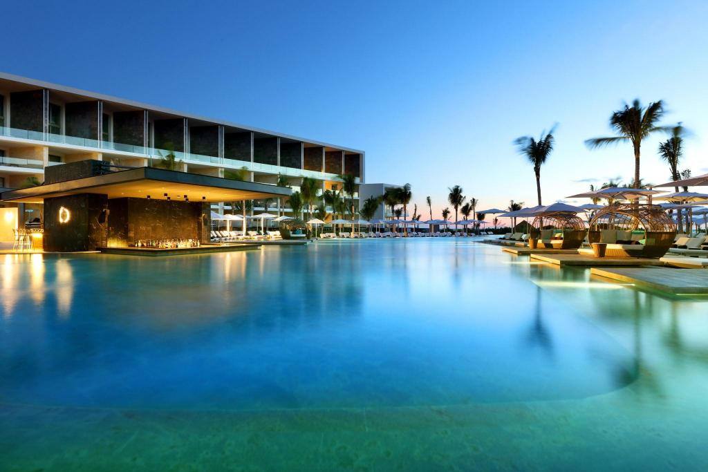 TRS Coral Hotel: Swimming pool