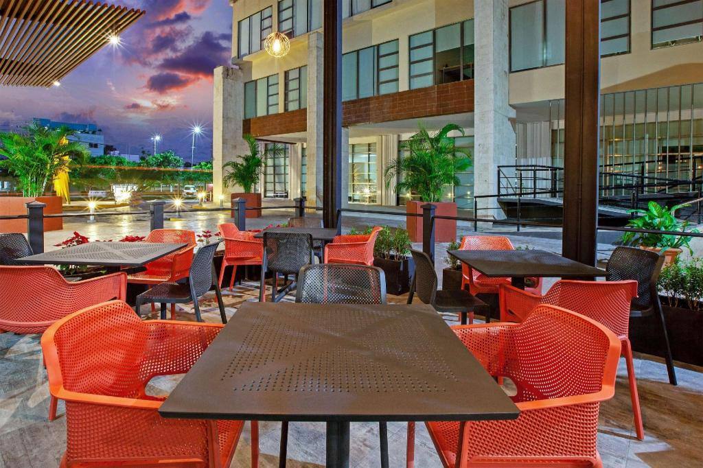 Wyndham Garden Cancun Downtown: Bar