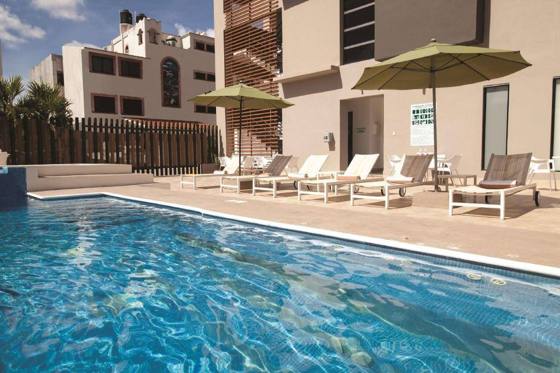 Wyndham Garden Cancun Downtown: Swimming pool