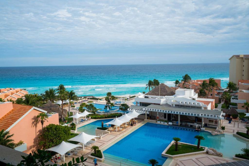 Wyndham Grand Cancun All Inclusive Resort & Villas: Exterior view