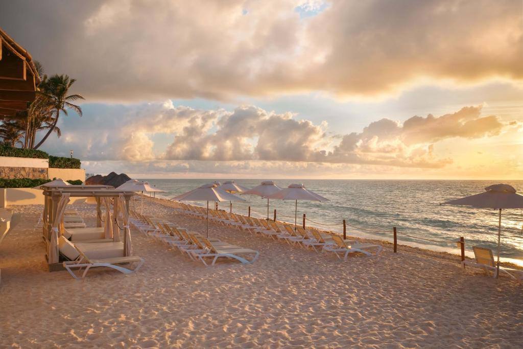 Wyndham Grand Cancun All Inclusive Resort & Villas: Beach